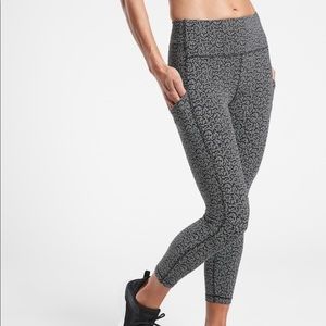 NWOT ATHLETA ULTIMATE STASH POCKET TEXTURED 7/8 TIGHT
